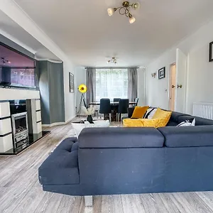 Elegant 5 Bedroom House In Apartment Nottingham